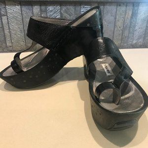 Tsubo platform sandal